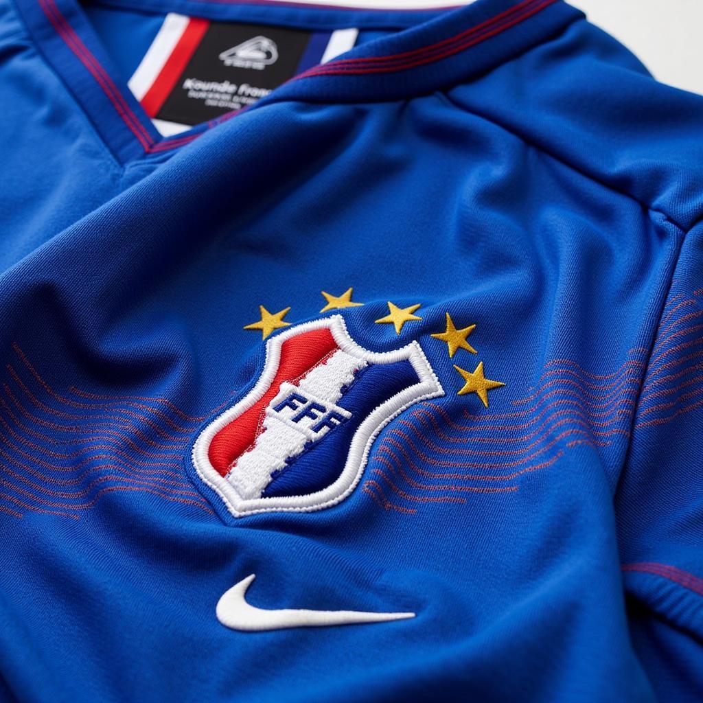 Chiếc áo Kounde France Jersey với những chi tiết tinh tế