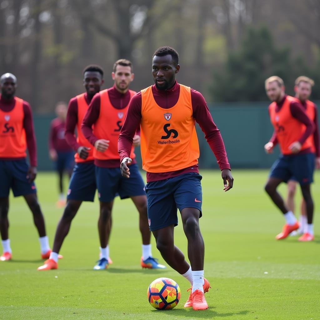 Kouyaté tập luyện cùng đồng đội tại Nottingham Forest